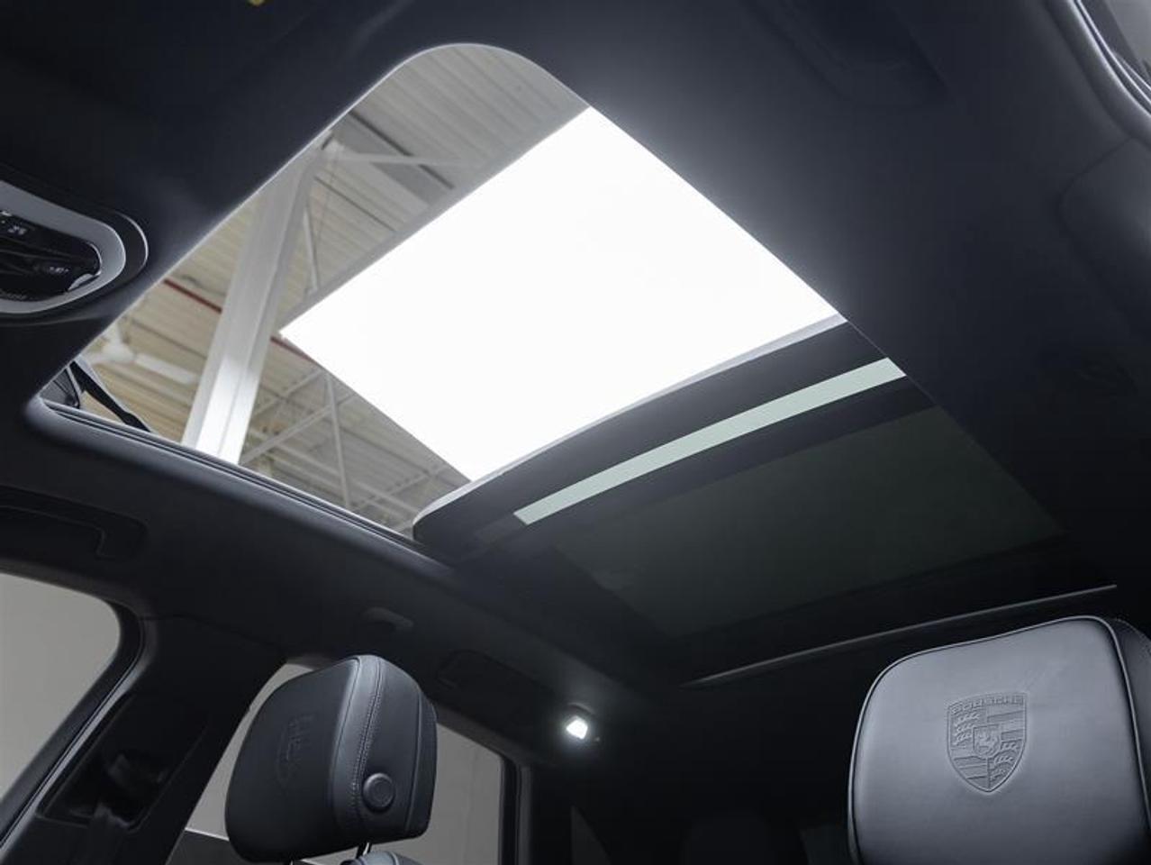 2025 Porsche Macan  Photo