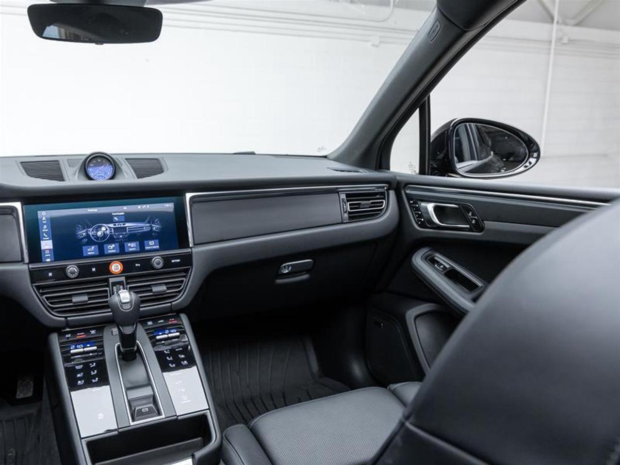 2025 Porsche Macan  Photo