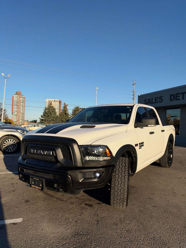 2021 RAM 1500 Warlock 4x4 Crew Cab 5'7 Box Photo3