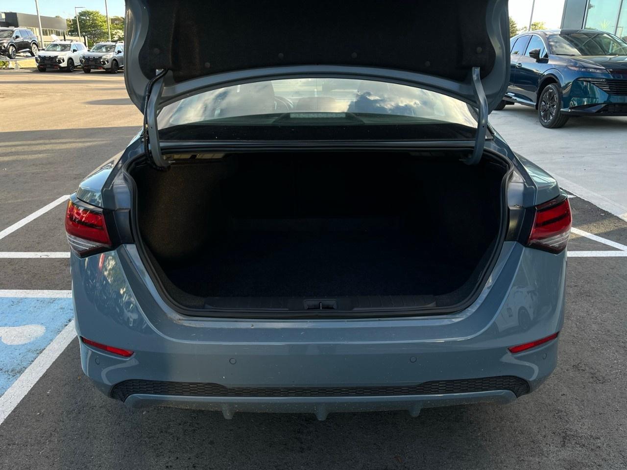 2025 Nissan Sentra SV CVT Photo