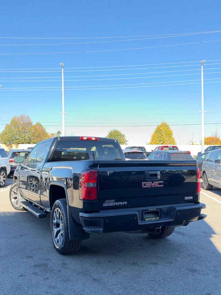 2015 GMC Sierra 1500 4WD Crew Cab 143.5 SLE Photo