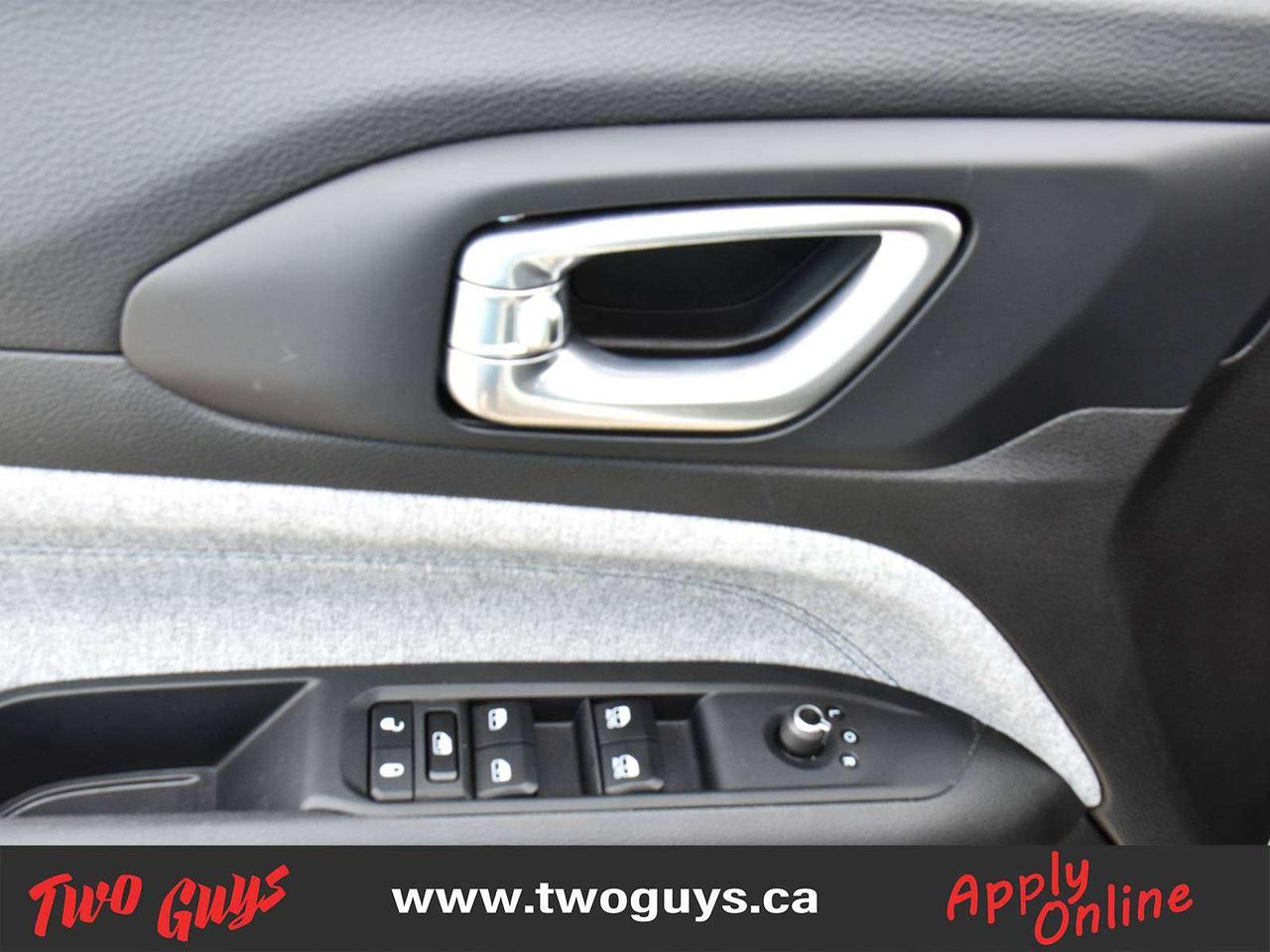 2025 Jeep Compass Sport 2.0L 4WD   WOW KMS   Htd Cloth Photo