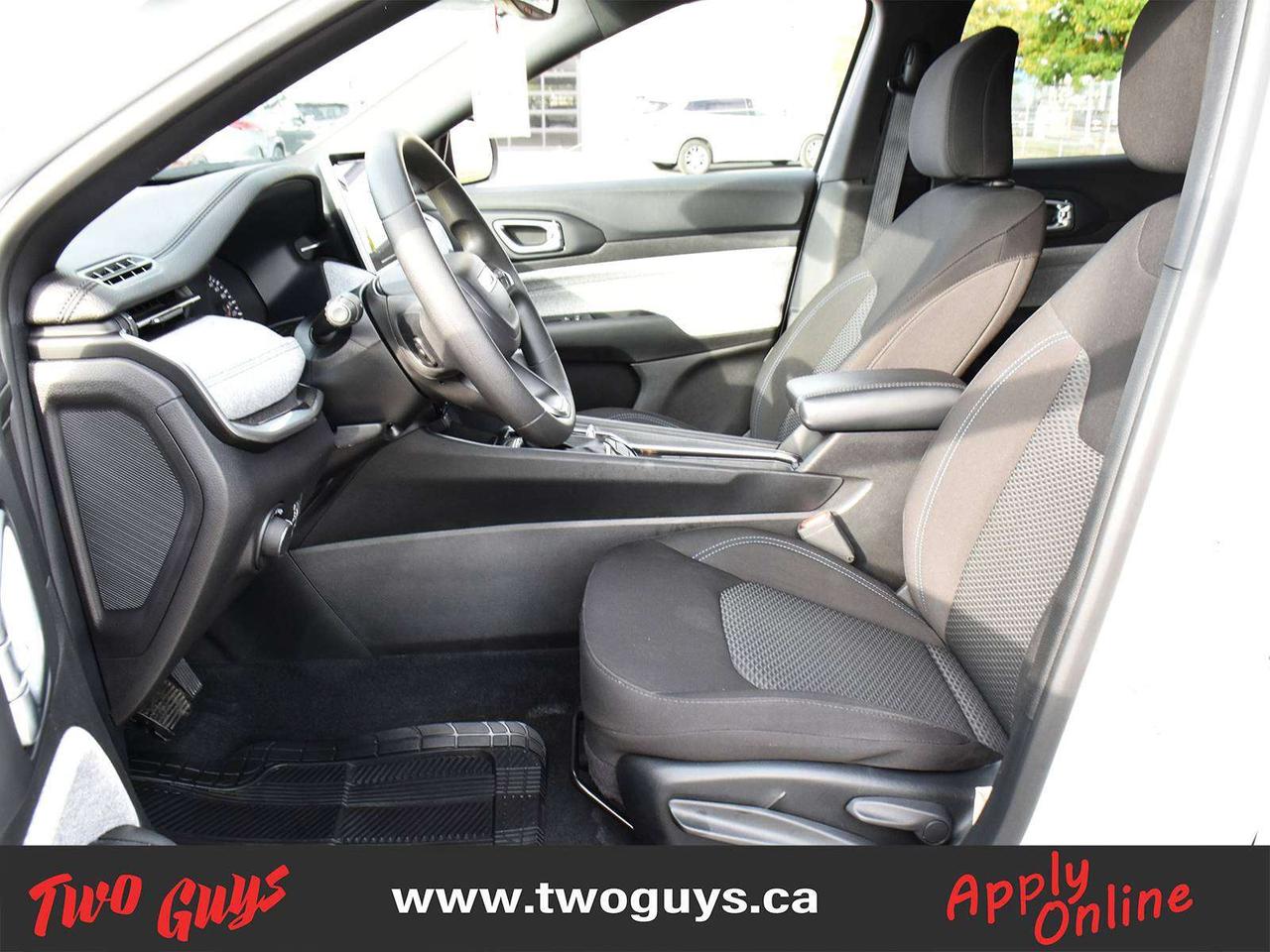 2025 Jeep Compass Sport 2.0L 4WD   WOW KMS   Htd Cloth Photo