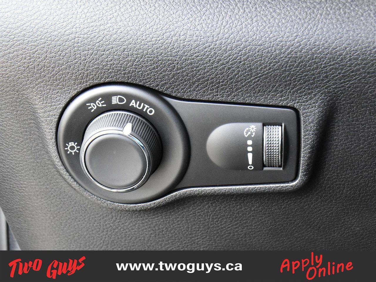 2025 Jeep Compass Sport 2.0L 4WD   WOW KMS   Htd Cloth Photo