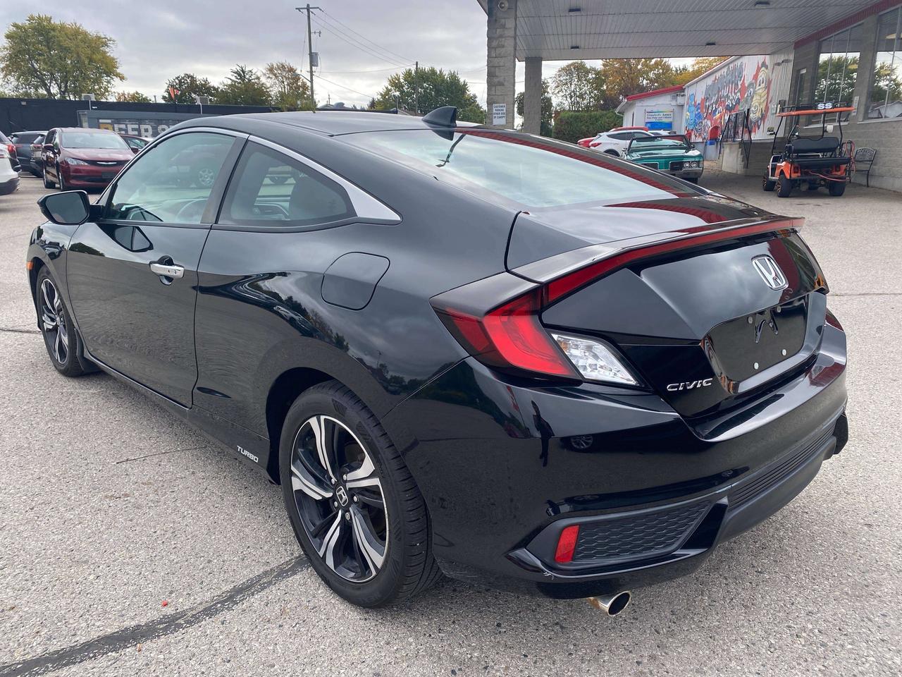 2018 Honda Civic TOURING, LEATHER, REMOTE START, CLEAN CARFAX! Photo