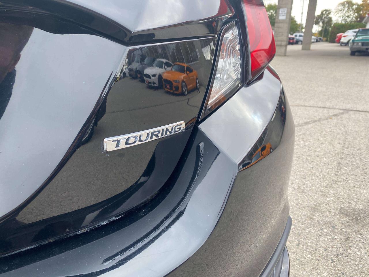 2018 Honda Civic TOURING, LEATHER, REMOTE START, CLEAN CARFAX! Photo
