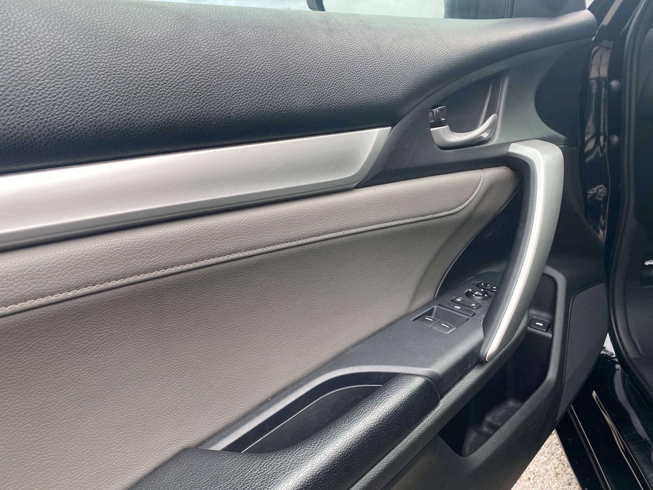 2018 Honda Civic TOURING, LEATHER, REMOTE START, CLEAN CARFAX! Photo