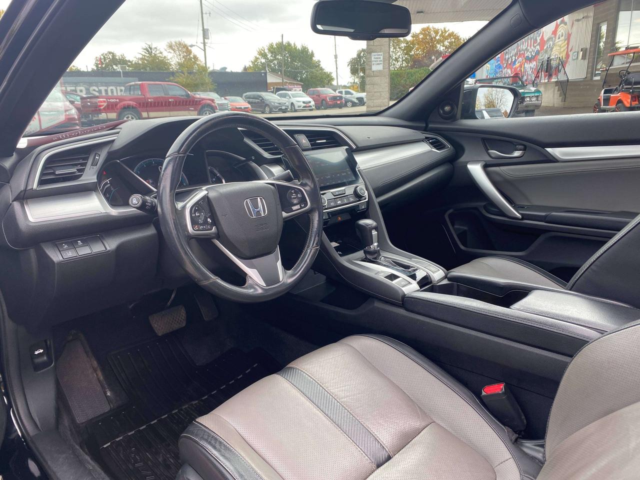 2018 Honda Civic TOURING, LEATHER, REMOTE START, CLEAN CARFAX! Photo