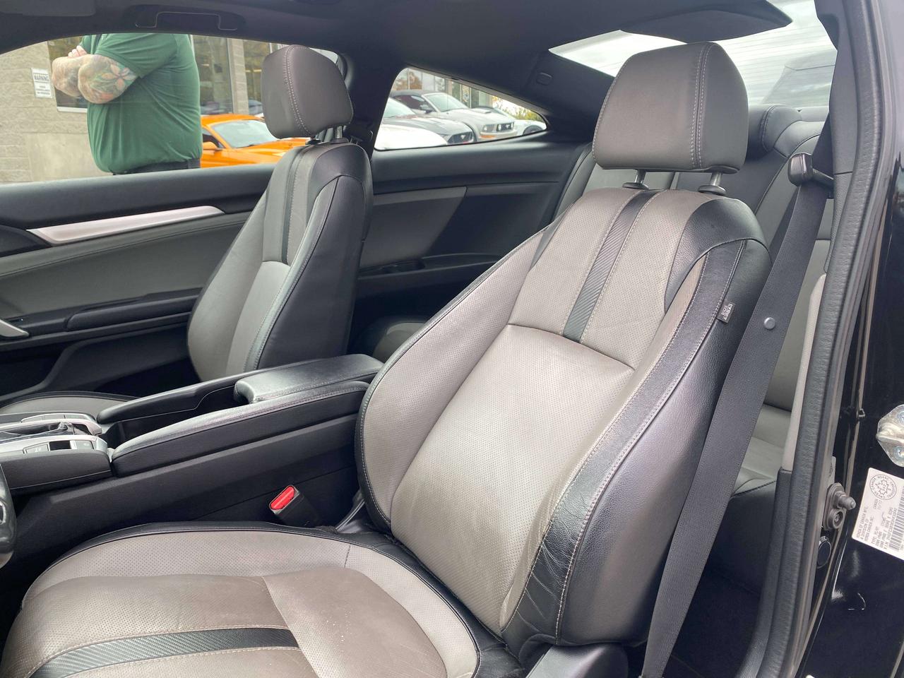 2018 Honda Civic TOURING, LEATHER, REMOTE START, CLEAN CARFAX! Photo