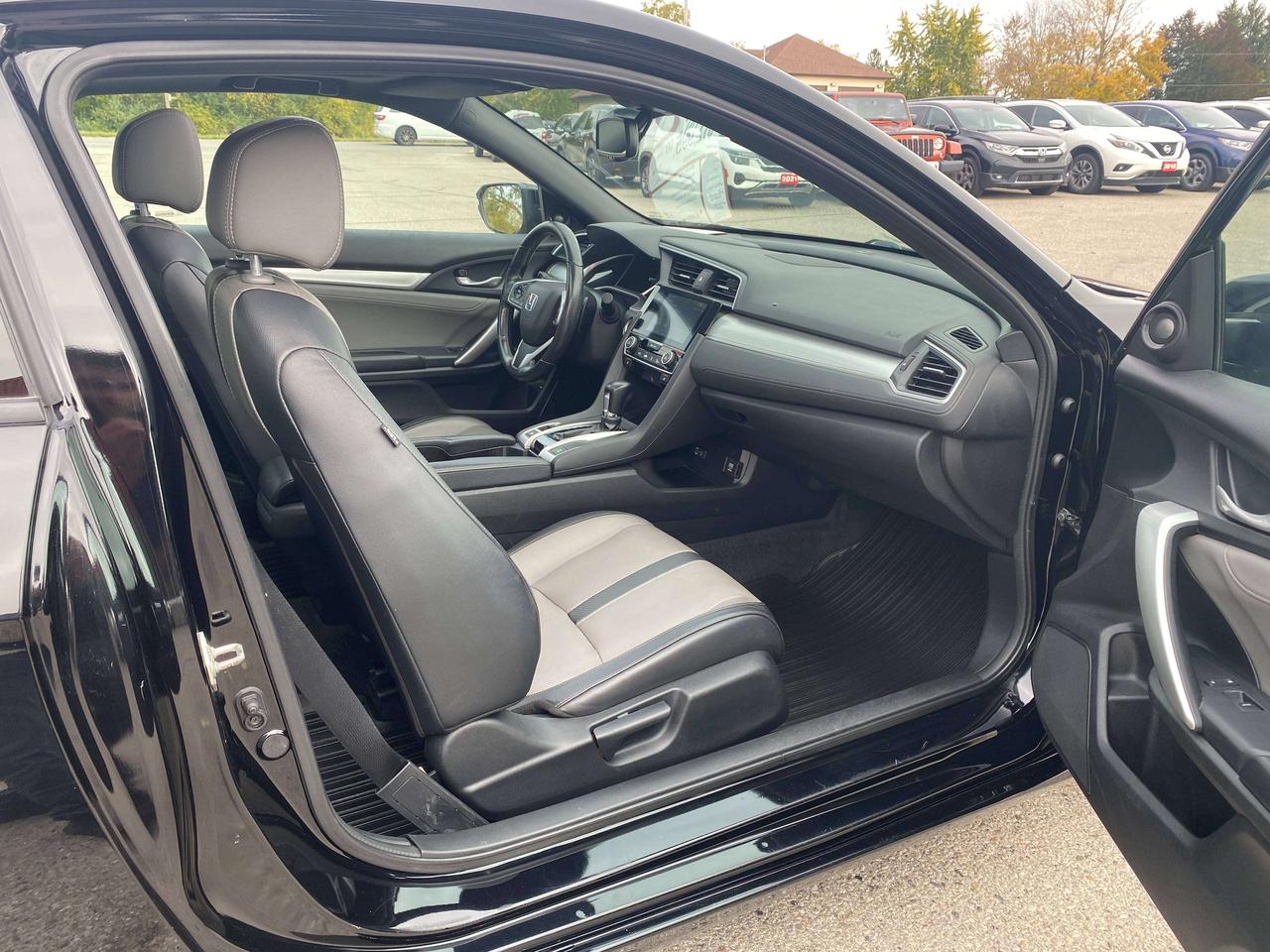 2018 Honda Civic TOURING, LEATHER, REMOTE START, CLEAN CARFAX! Photo