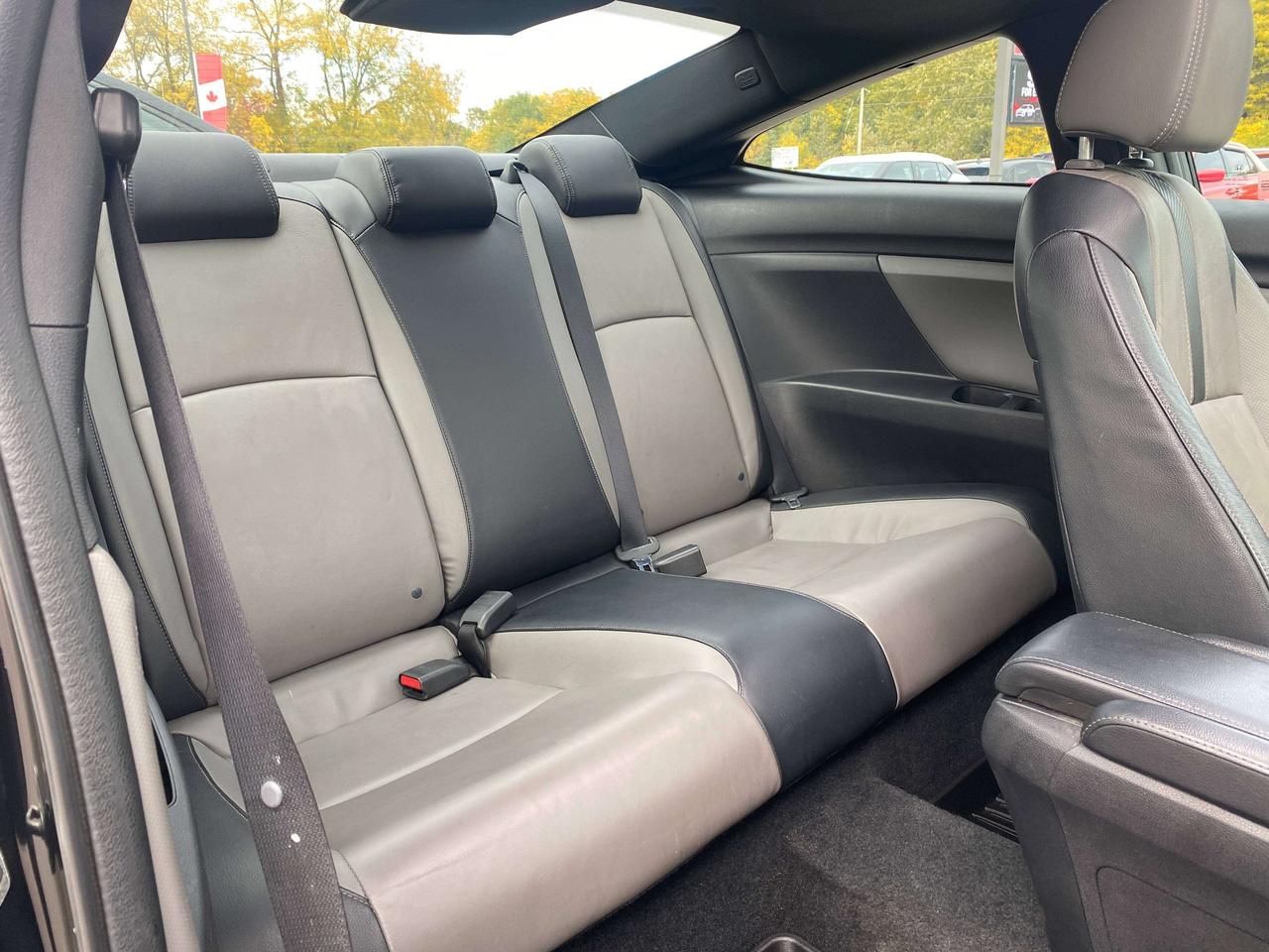 2018 Honda Civic TOURING, LEATHER, REMOTE START, CLEAN CARFAX! Photo