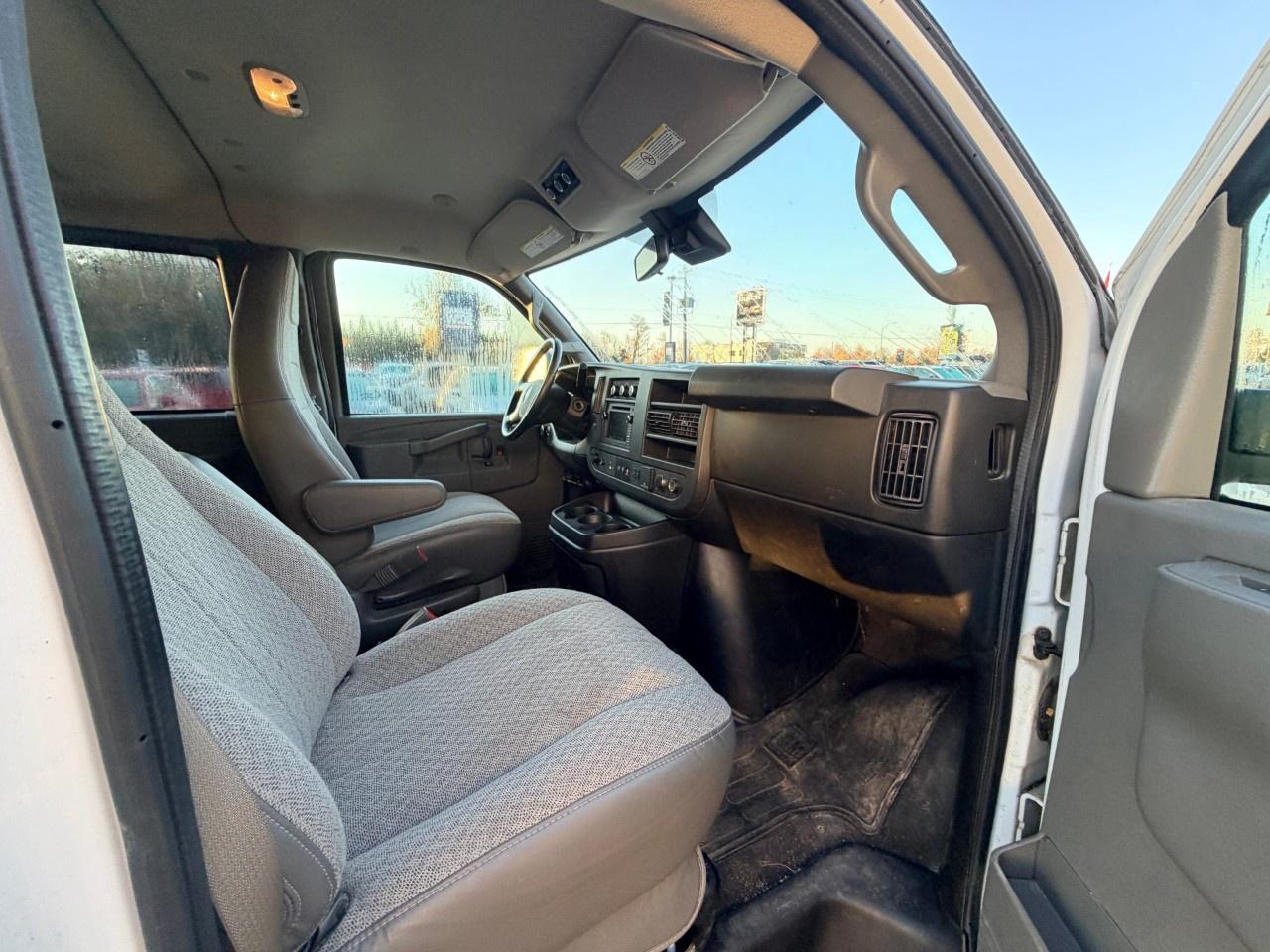 2019 GMC Savana Passenger RWD 2500 135" LT Photo