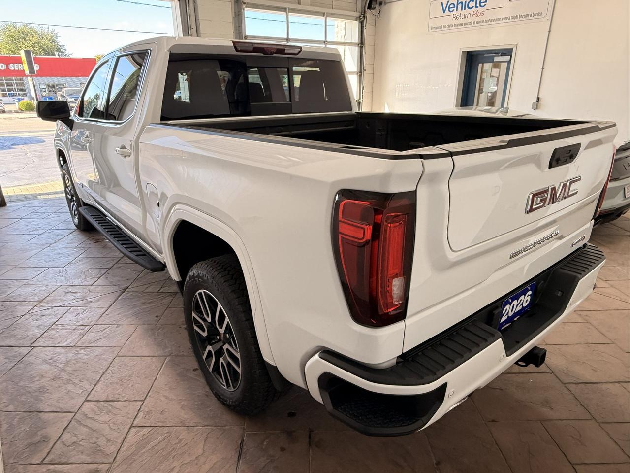 2026 GMC Sierra 1500 AT4 4WD CREW CAB LEATHR NAVI SUNROOF Photo3