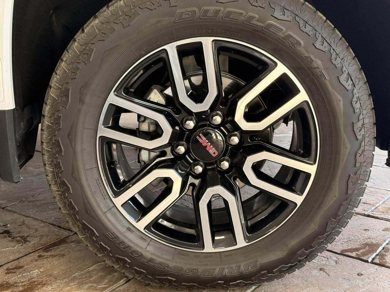 2026 GMC Sierra 1500 AT4 4WD CREW CAB LEATHR NAVI SUNROOF Photo