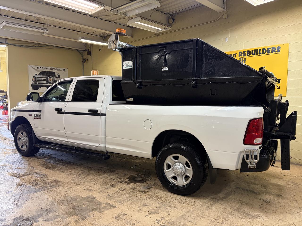 2016 RAM 3500 ST Photo3