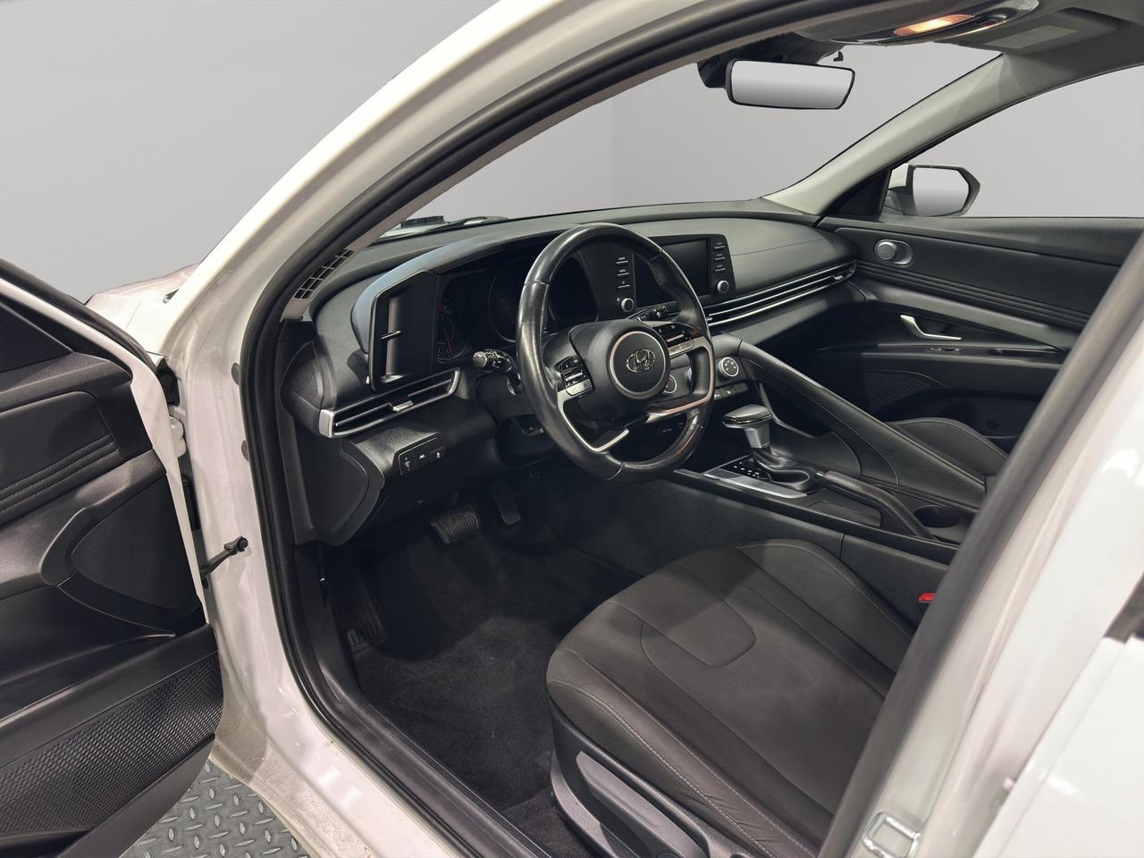 2023 Hyundai Elantra Preferred | Blind-Spot Monitoring | Collision Avoidance | Lane Management Photo
