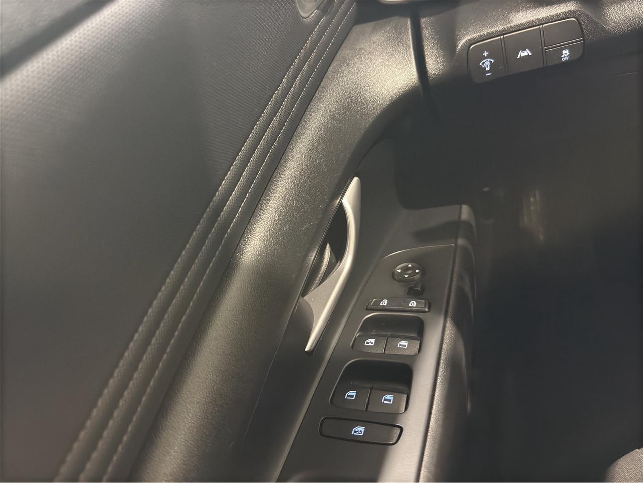 2023 Hyundai Elantra Preferred | Blind-Spot Monitoring | Collision Avoidance | Lane Management Photo