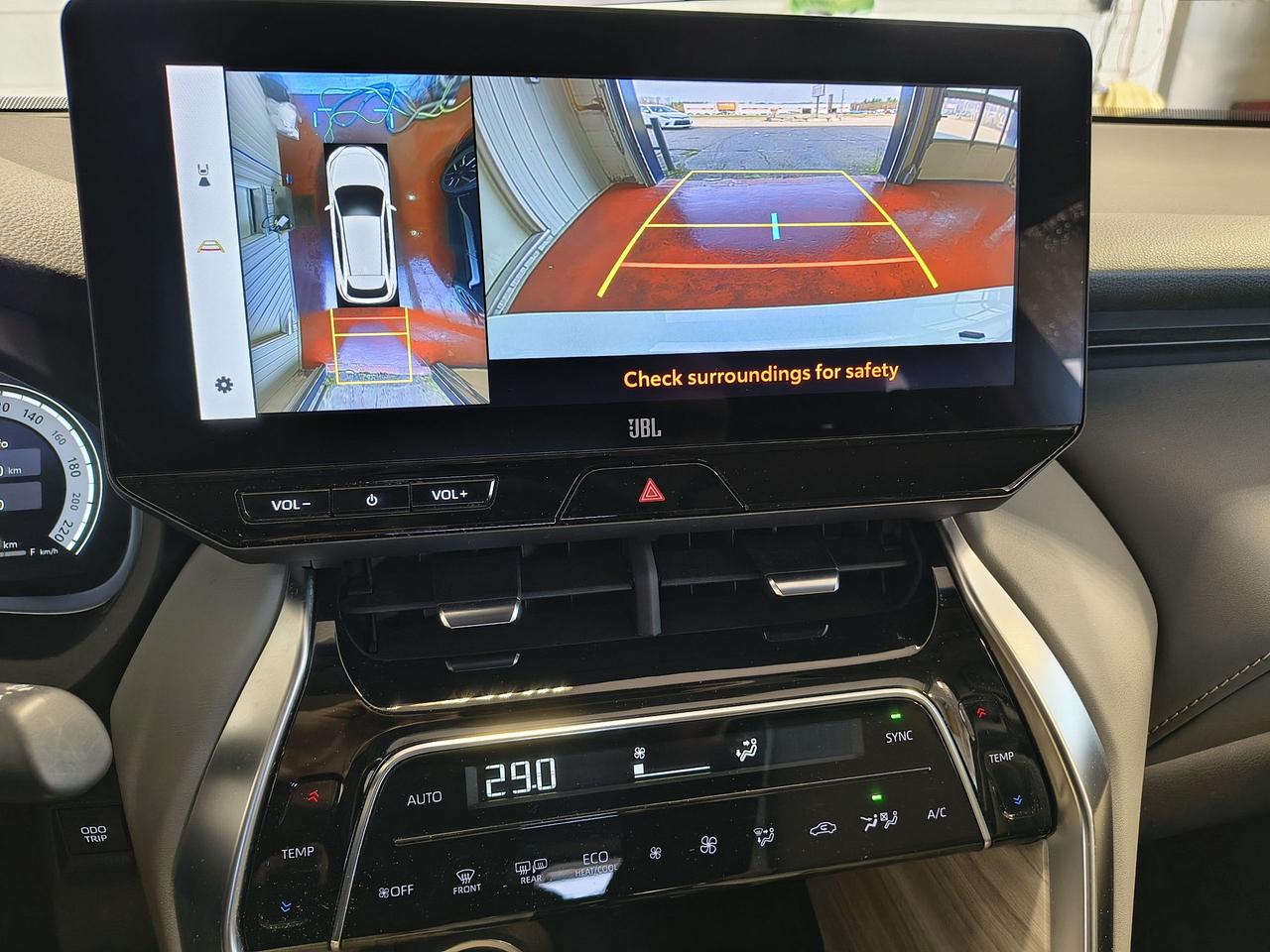 2023 Toyota Venza LIMITED Photo