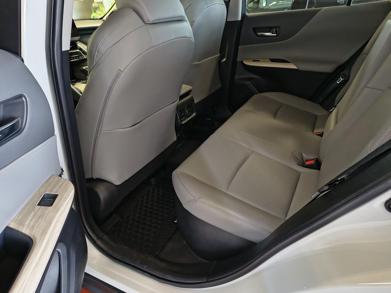 2023 Toyota Venza LIMITED Photo