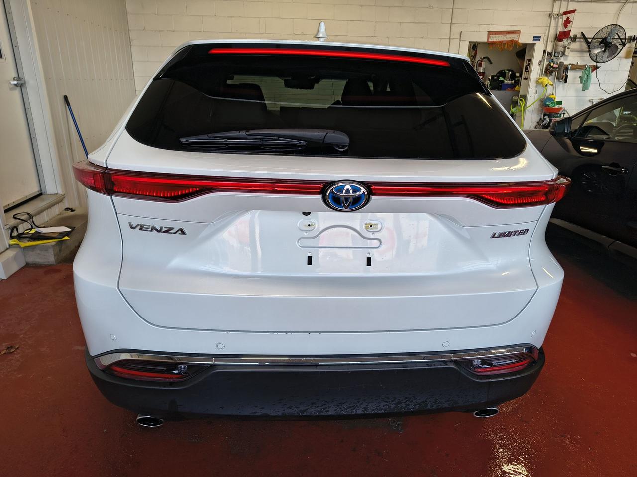 2023 Toyota Venza LIMITED Photo