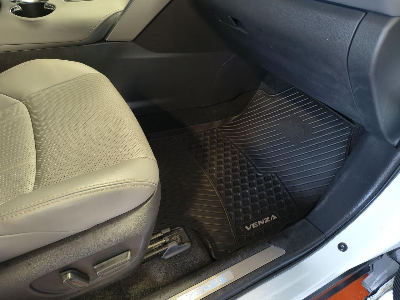 2023 Toyota Venza LIMITED Photo