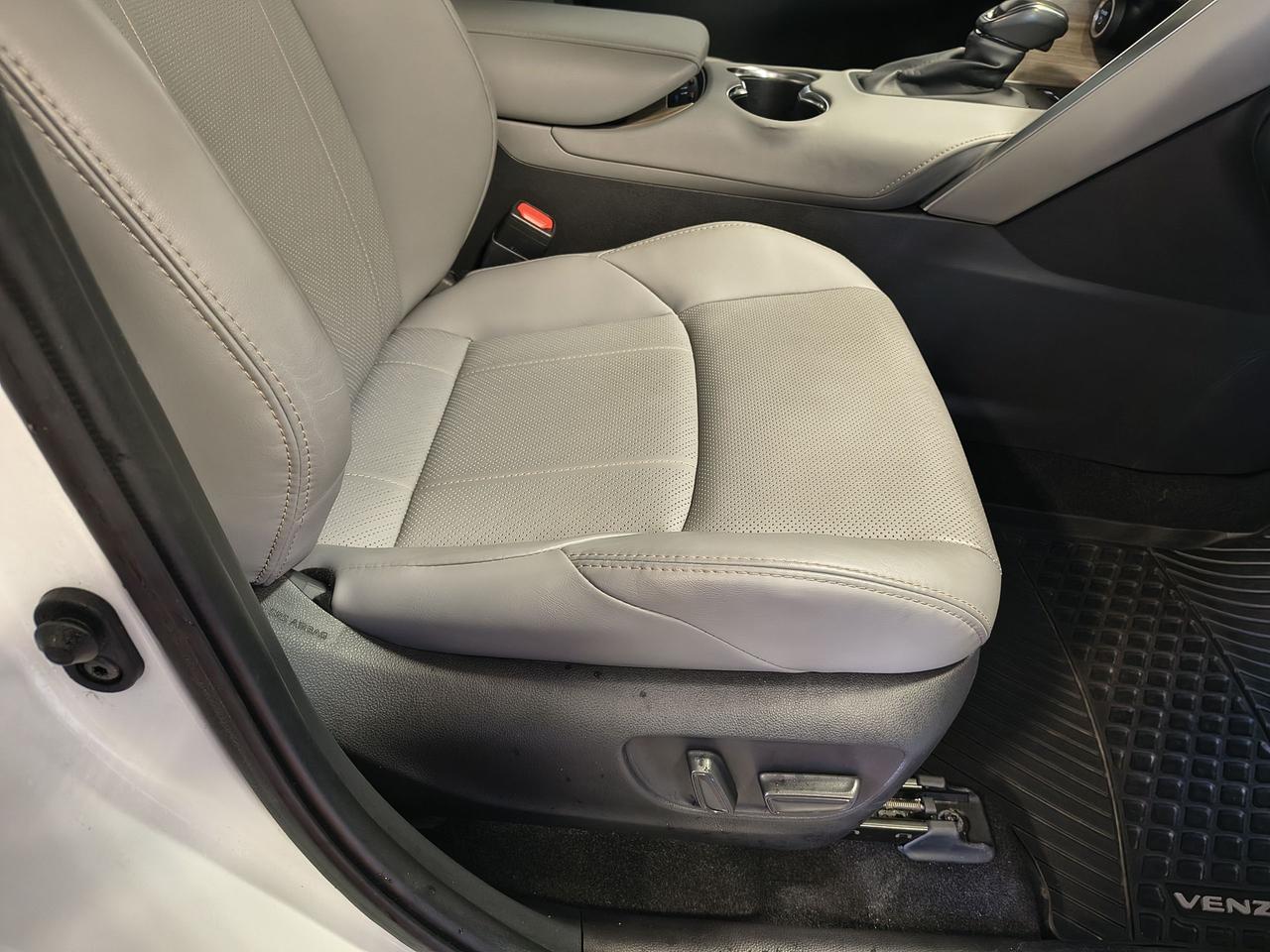 2023 Toyota Venza LIMITED Photo