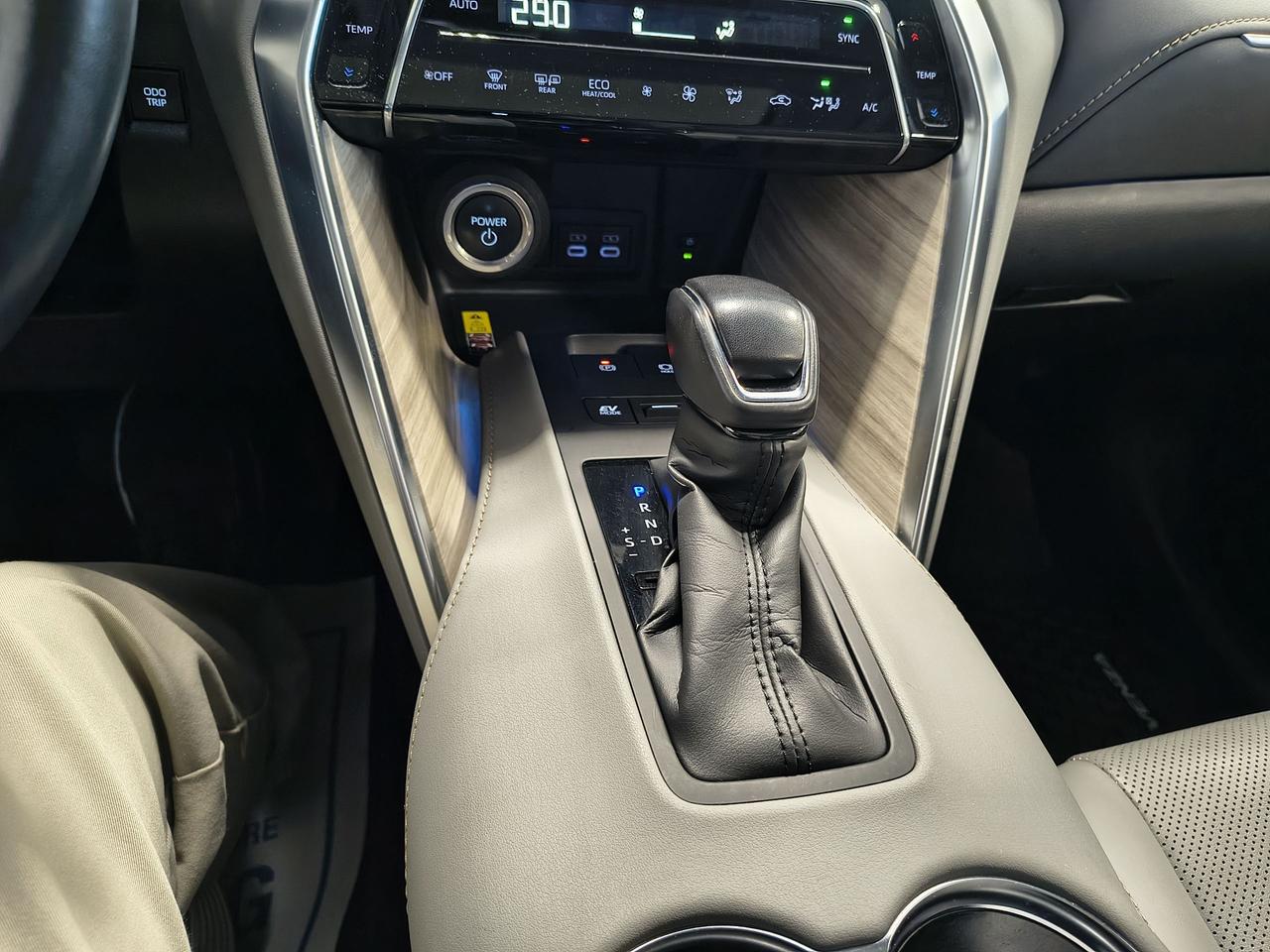 2023 Toyota Venza LIMITED Photo