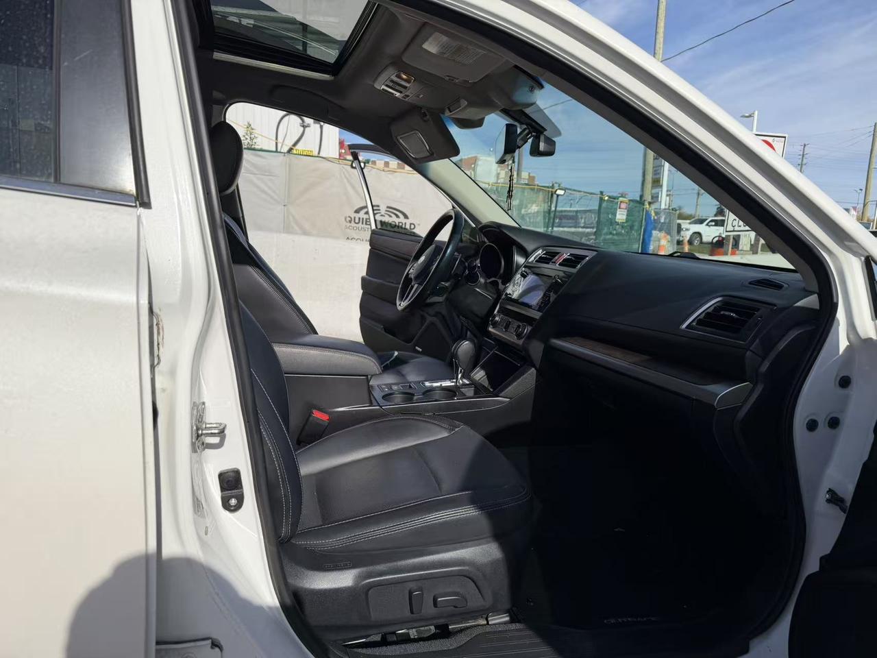 2017 Subaru Outback 5dr Wgn CVT 3.6R Limited w/Tech Pkg Photo