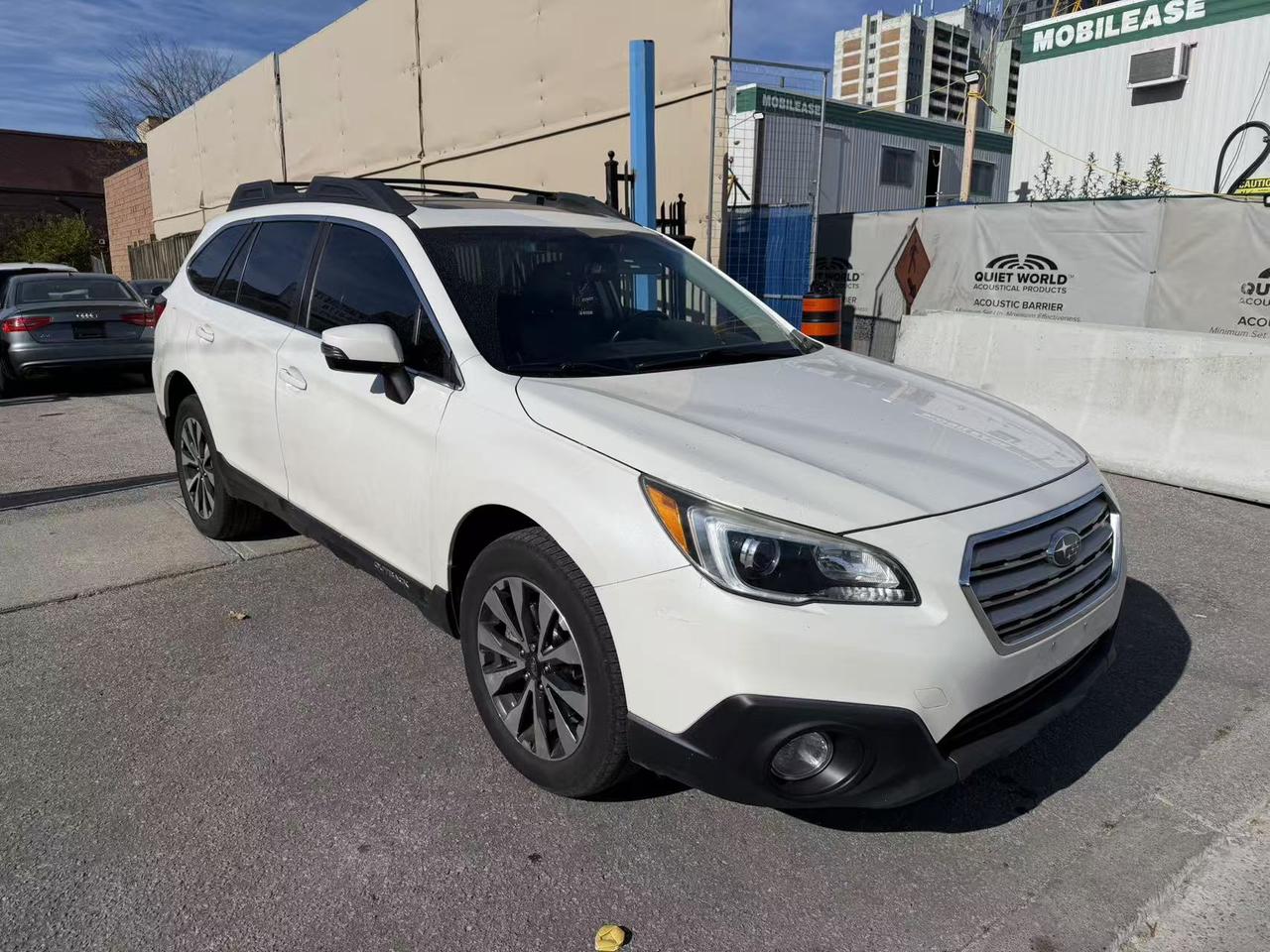 2017 Subaru Outback 5dr Wgn CVT 3.6R Limited w/Tech Pkg Photo2