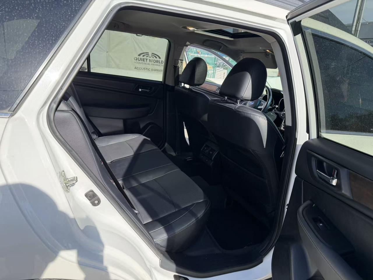 2017 Subaru Outback 5dr Wgn CVT 3.6R Limited w/Tech Pkg Photo