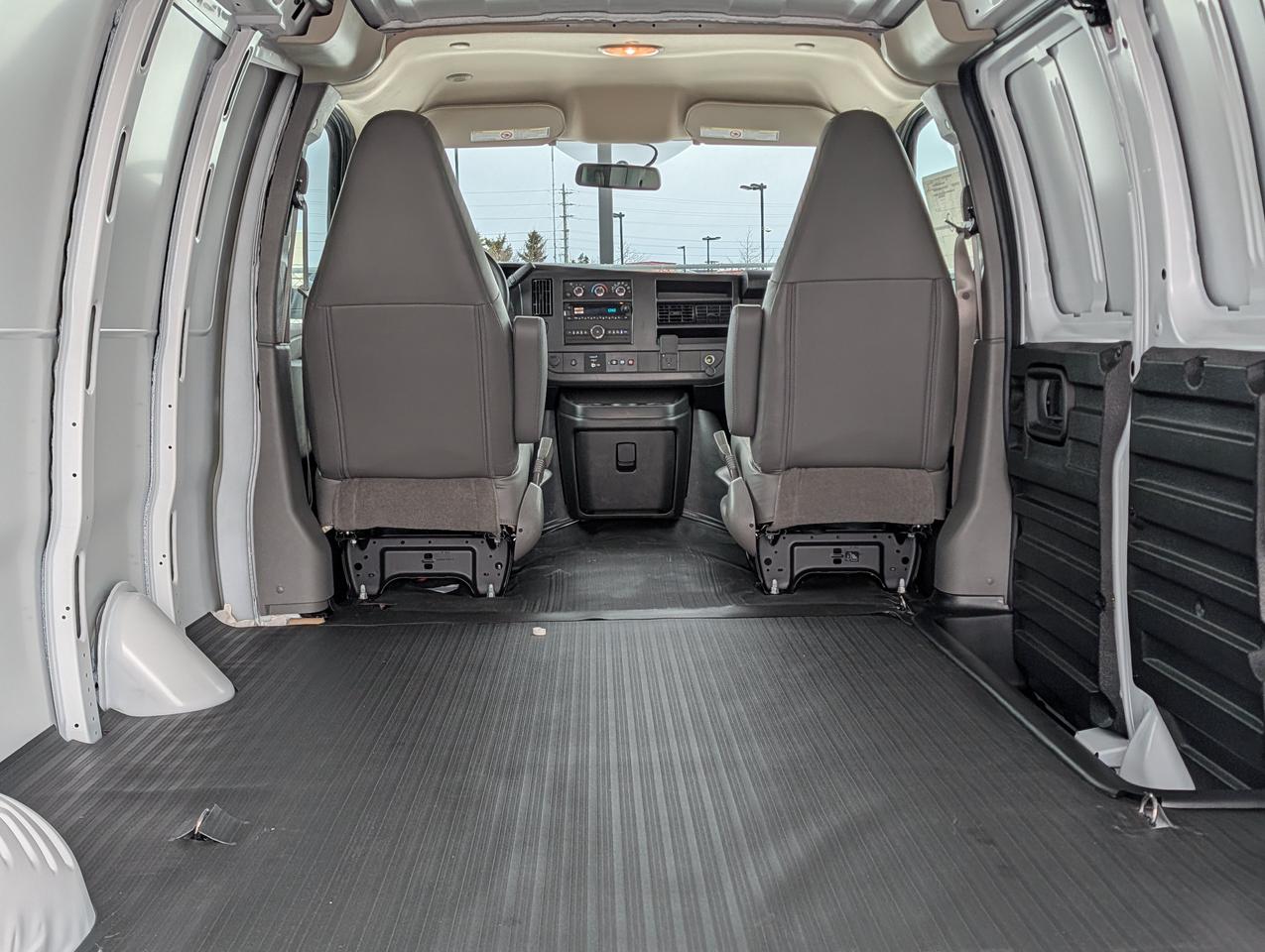 2025 GMC Savana Cargo Van  Photo