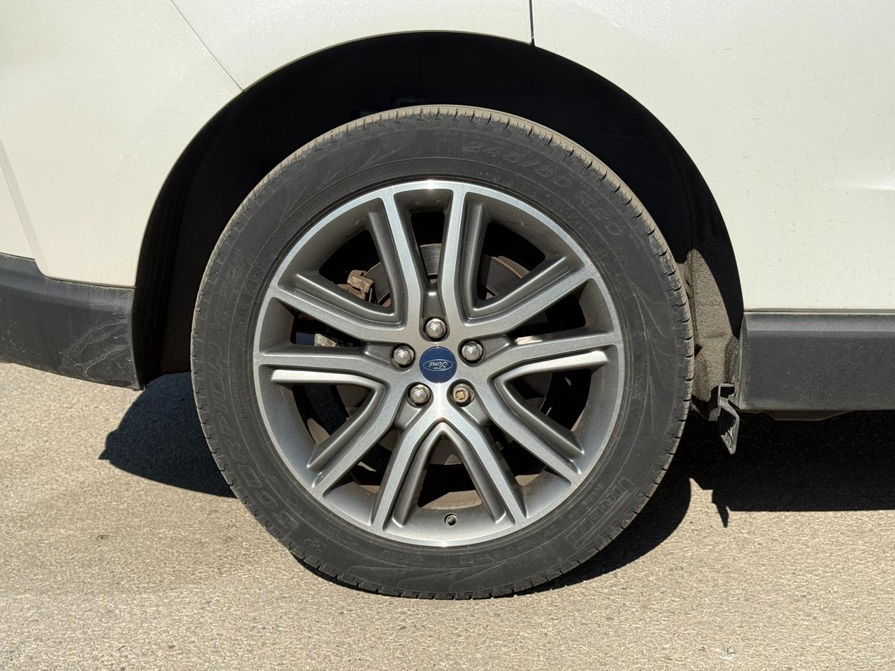2022 Ford Edge Titanium Photo