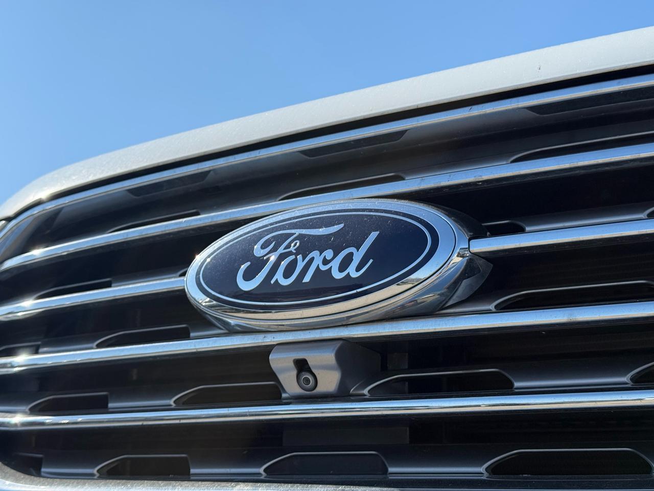 2022 Ford Edge Titanium Photo