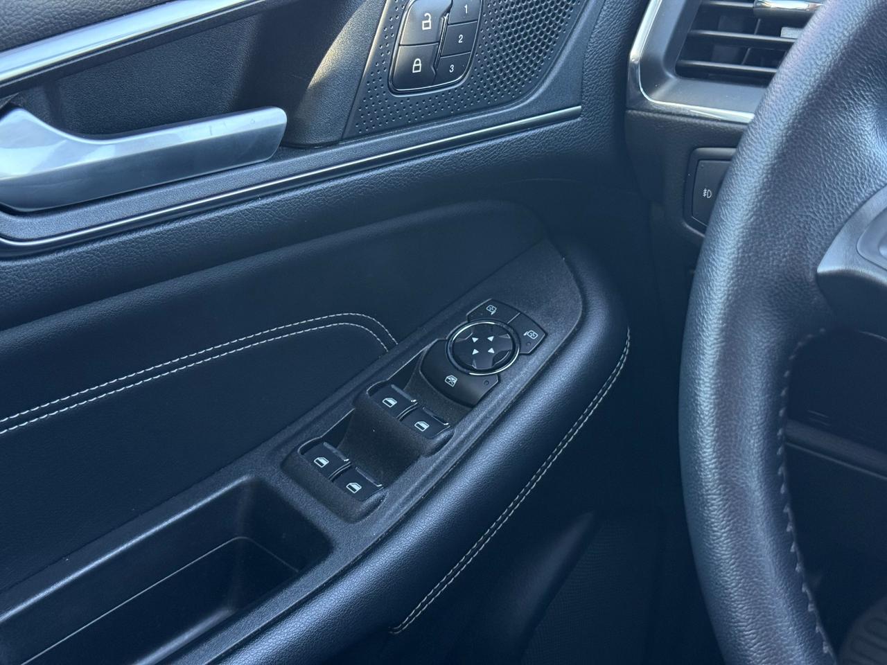 2022 Ford Edge Titanium Photo