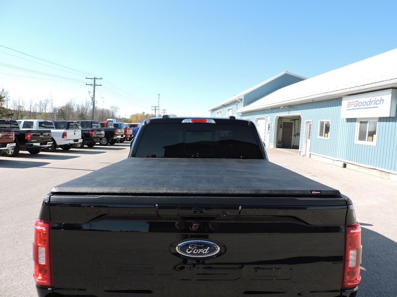 2022 Ford F-150 XLT/FX4 5.0L 4X4 Navigation 6 1/2 Foot Box 87000KM Photo
