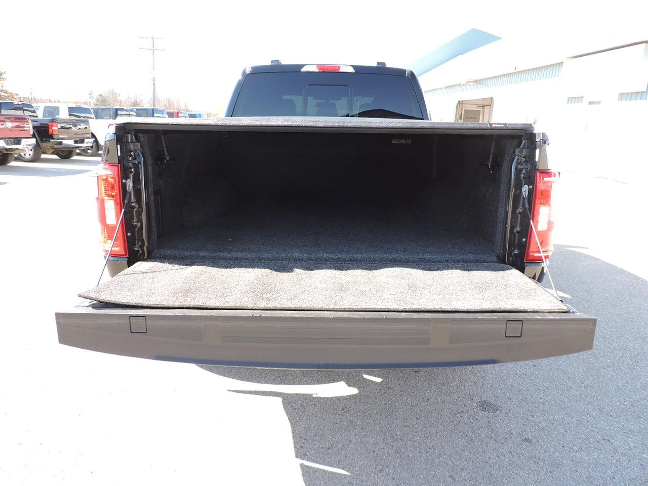 2022 Ford F-150 XLT/FX4 5.0L 4X4 Navigation 6 1/2 Foot Box 87000KM Photo