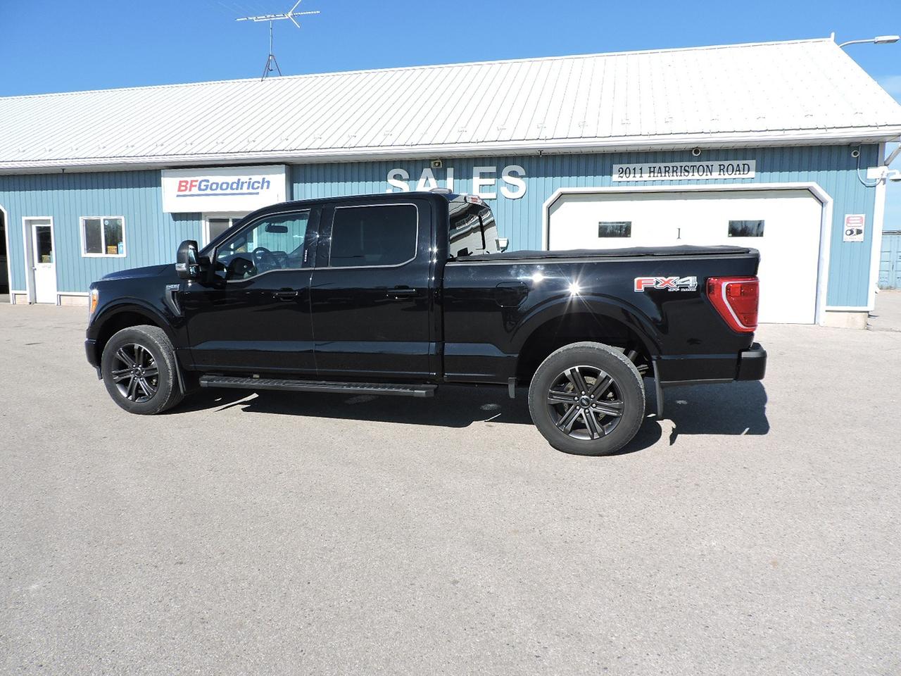 2022 Ford F-150 XLT/FX4 5.0L 4X4 Navigation 6 1/2 Foot Box 87000KM Photo