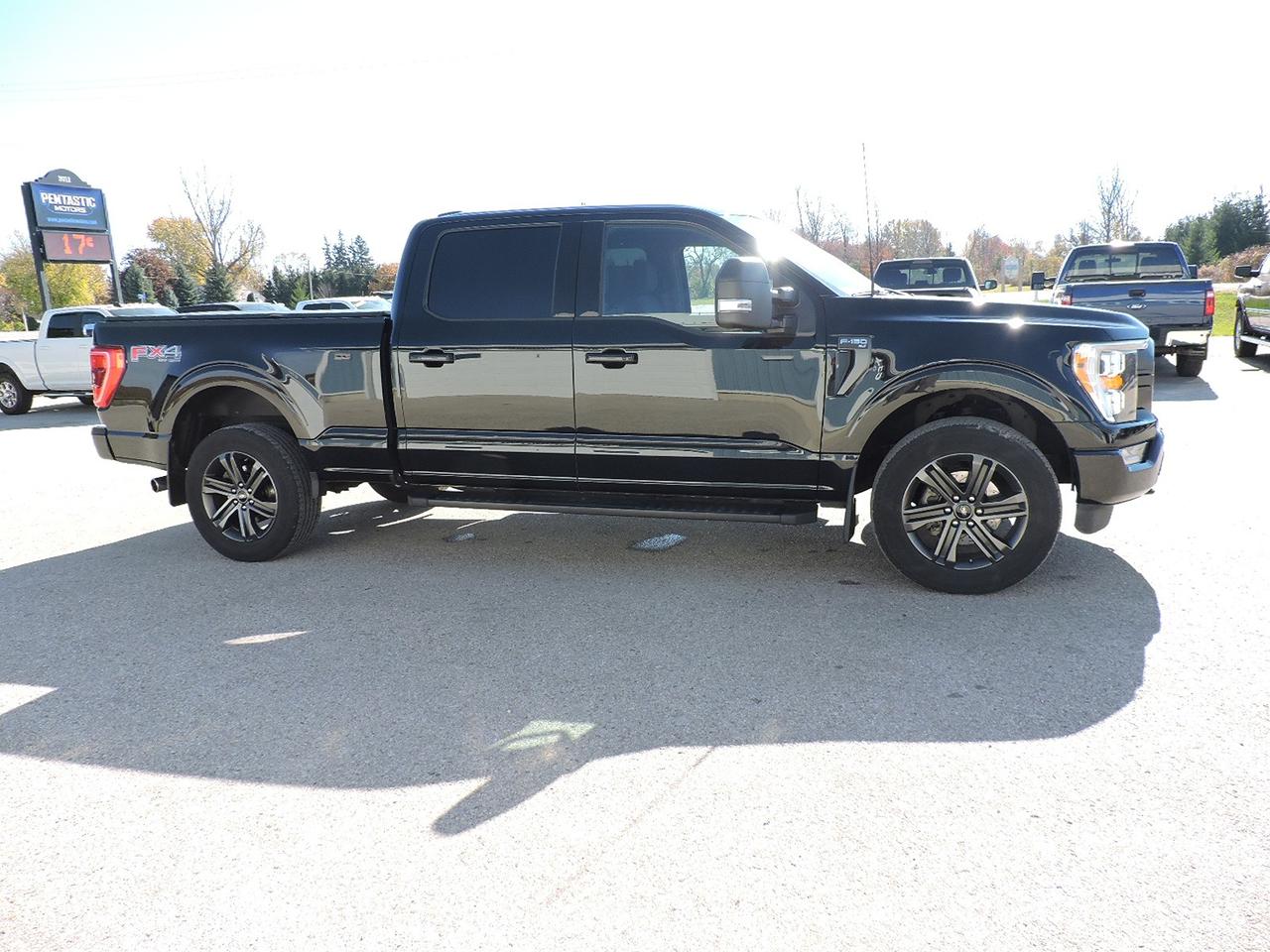 2022 Ford F-150 XLT/FX4 5.0L 4X4 Navigation 6 1/2 Foot Box 87000KM Photo