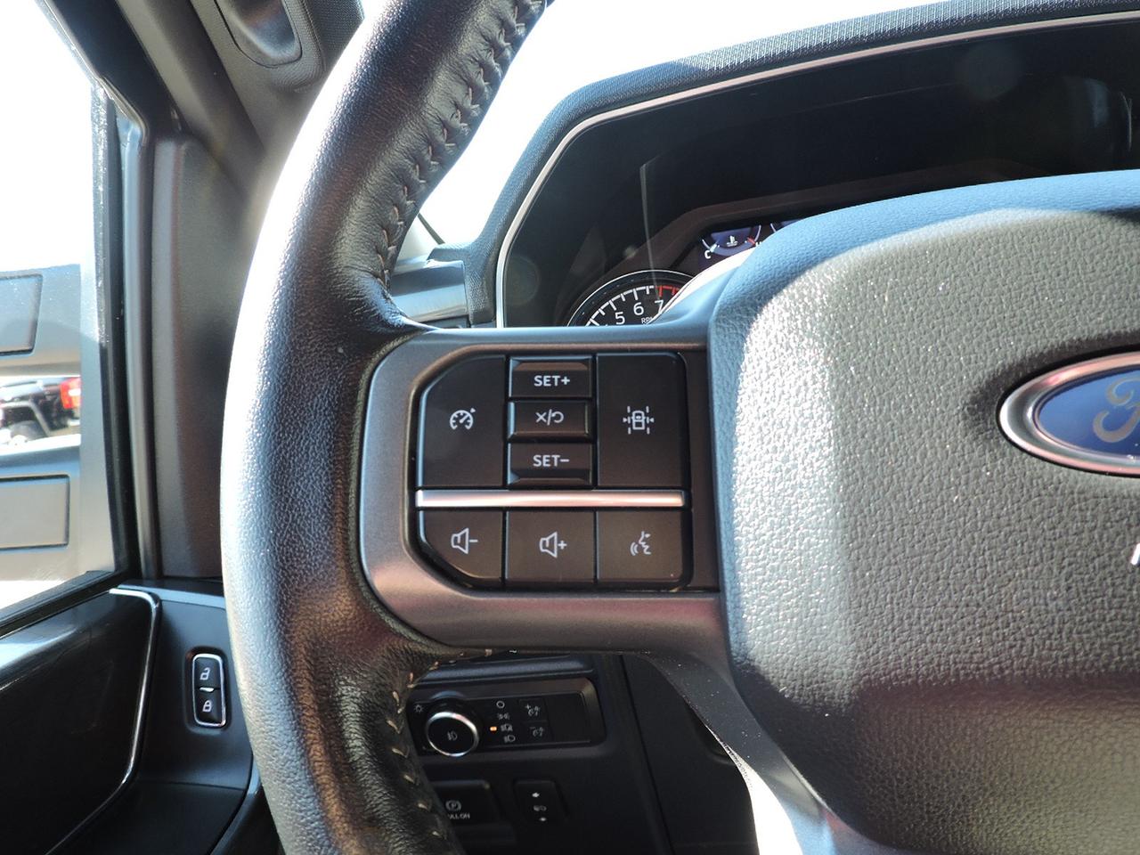 2022 Ford F-150 XLT/FX4 5.0L 4X4 Navigation 6 1/2 Foot Box 87000KM Photo