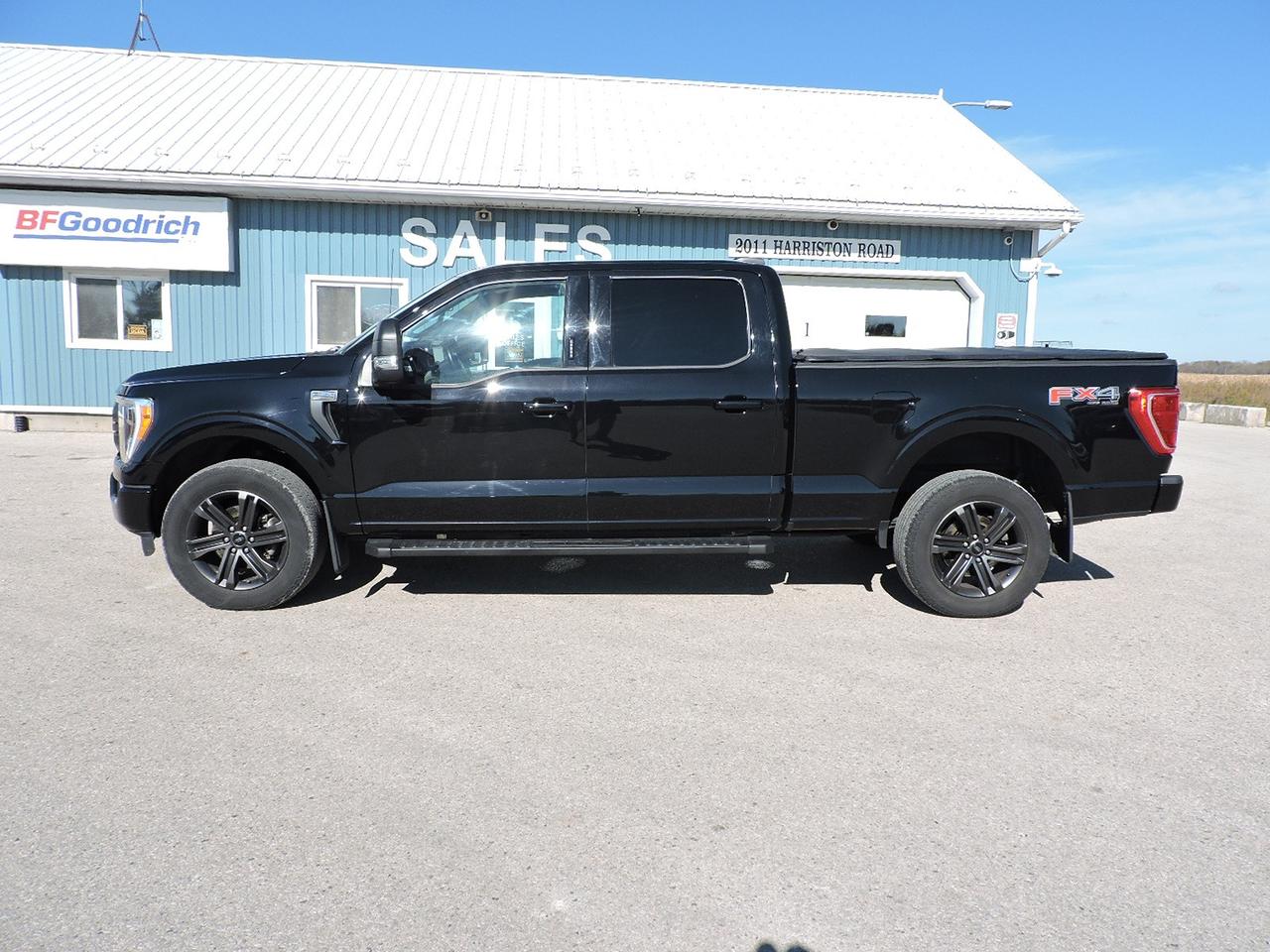 2022 Ford F-150 XLT/FX4 5.0L 4X4 Navigation 6 1/2 Foot Box 87000KM Photo