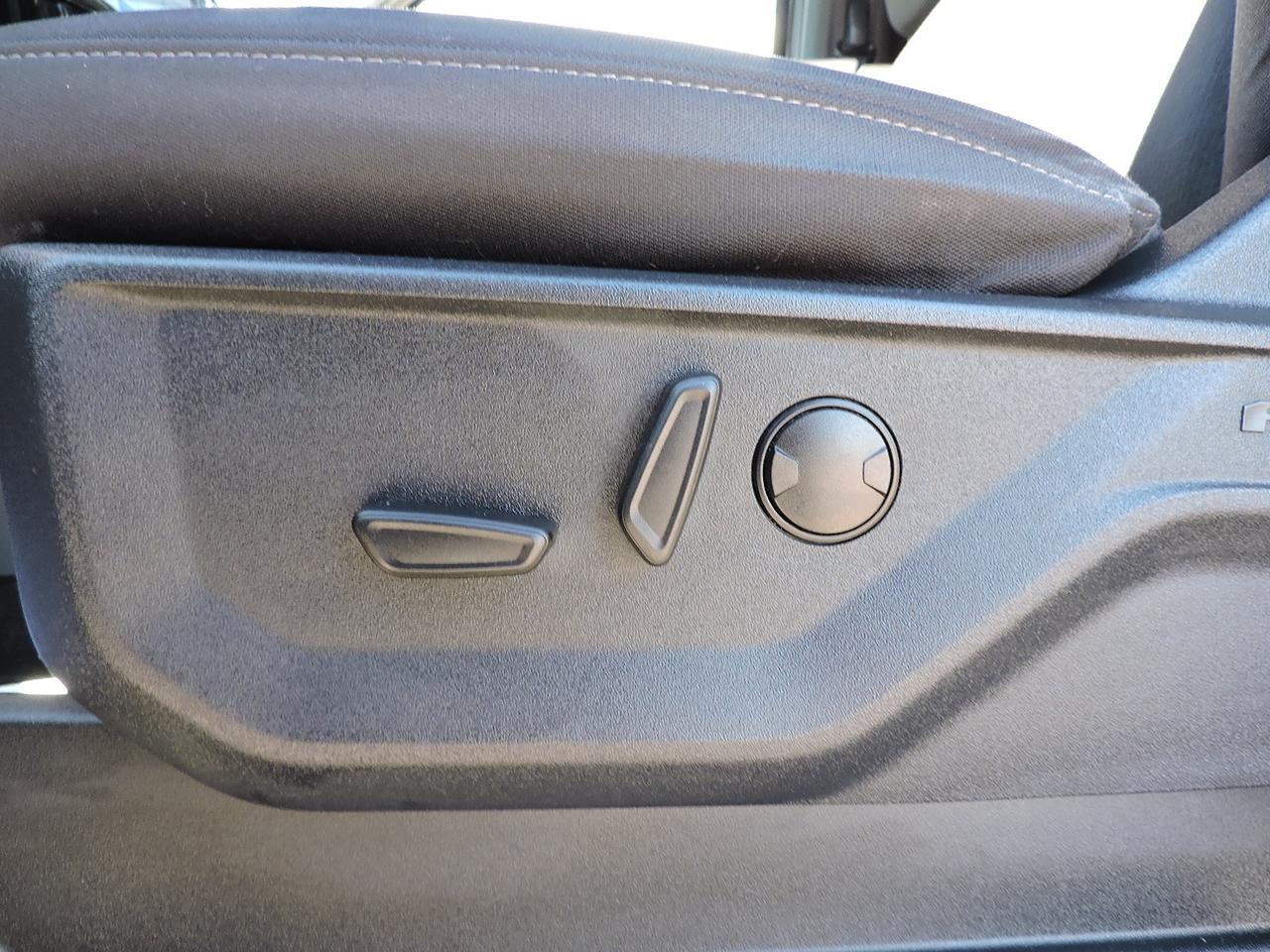 2022 Ford F-150 XLT/FX4 5.0L 4X4 Navigation 6 1/2 Foot Box 87000KM Photo