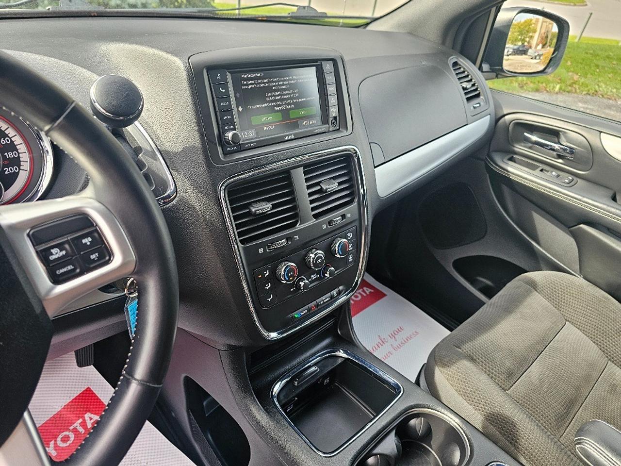 2018 Dodge Grand Caravan SXT - 7 SEATER, STOW 'N GO, BLUETOOTH, ONE OWNER!! Photo
