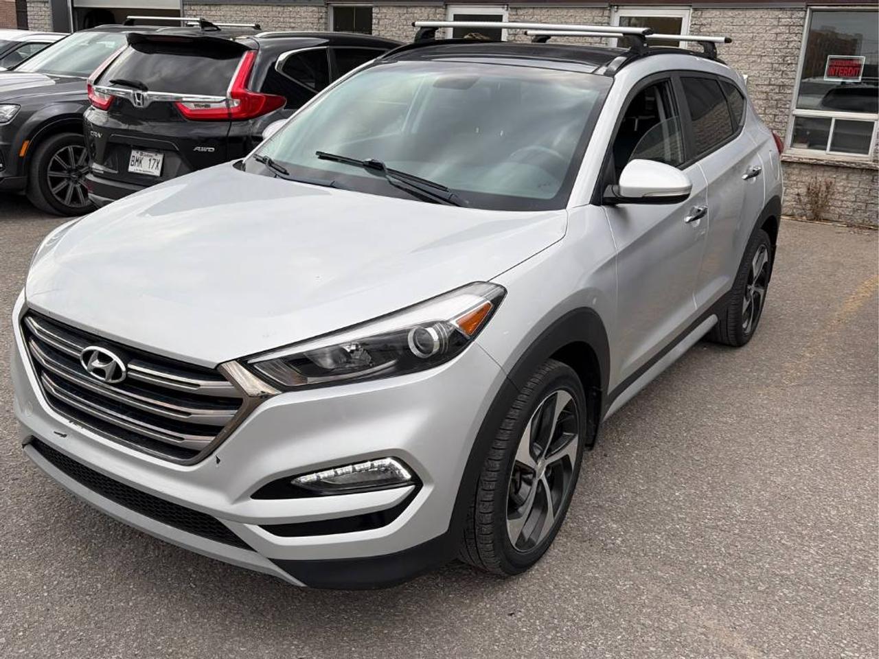 2018 Hyundai Tucson SE - AWD, LOW KM'S, BACK-UP CAM & MORE! Photo