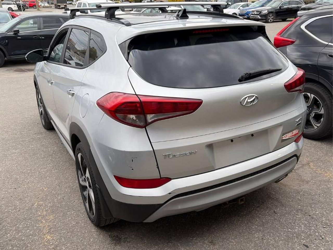 2018 Hyundai Tucson SE - AWD, LOW KM'S, BACK-UP CAM & MORE! Photo