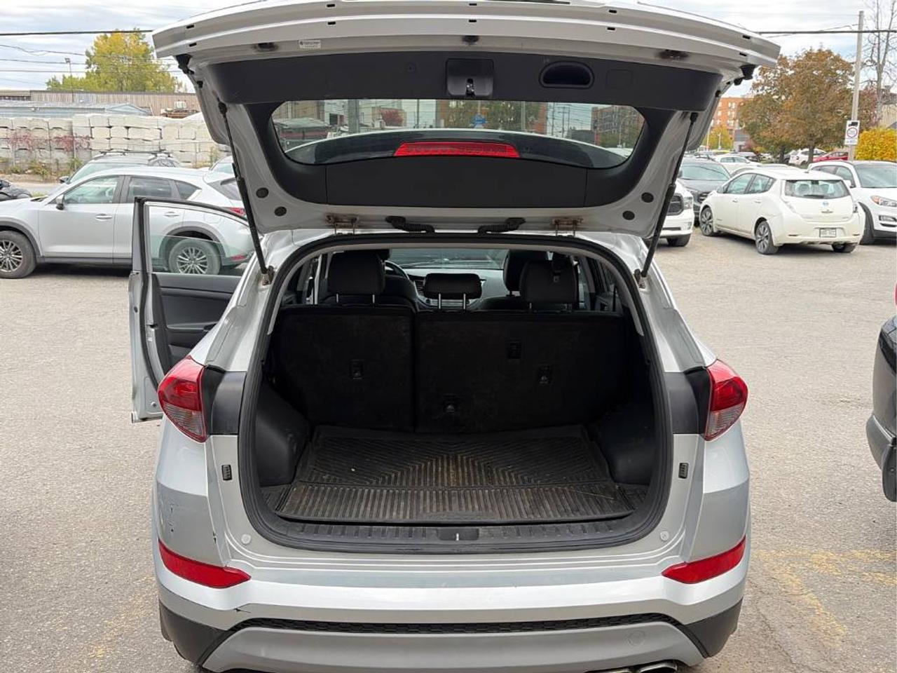 2018 Hyundai Tucson SE - AWD, LOW KM'S, BACK-UP CAM & MORE! Photo