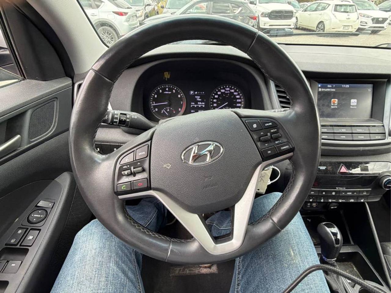 2018 Hyundai Tucson SE - AWD, LOW KM'S, BACK-UP CAM & MORE! Photo