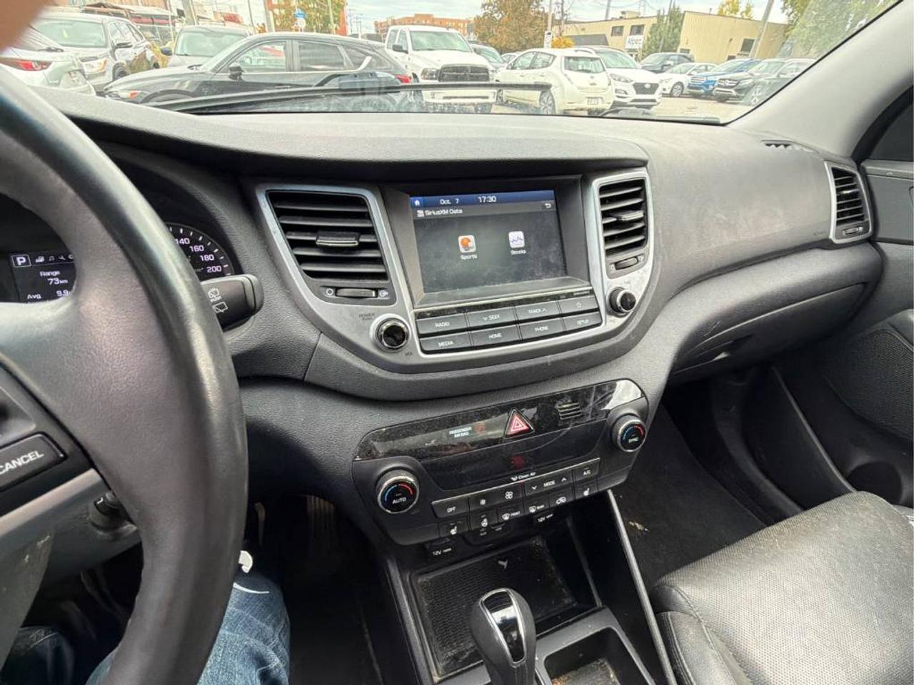 2018 Hyundai Tucson SE - AWD, LOW KM'S, BACK-UP CAM & MORE! Photo
