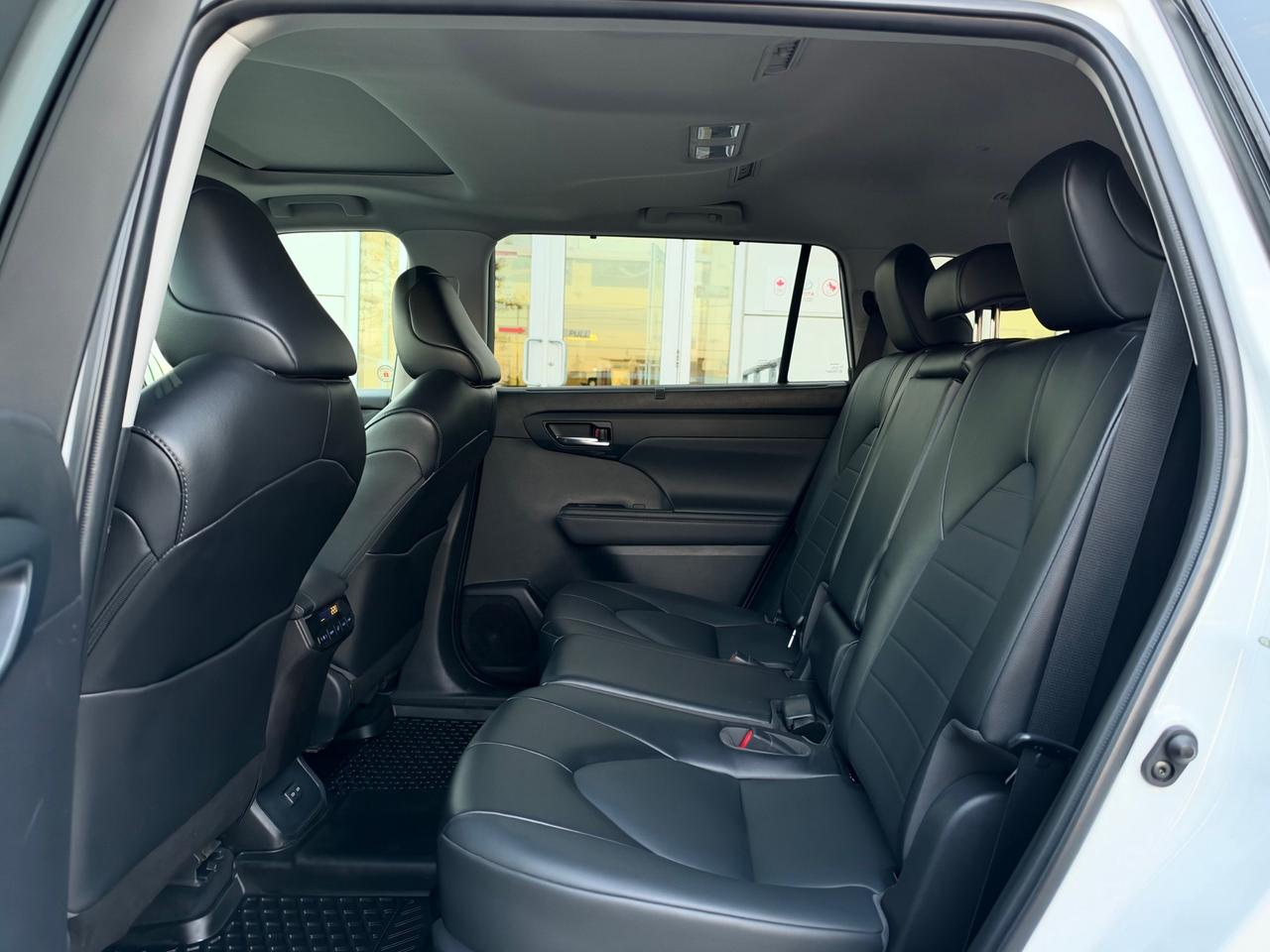 2022 Toyota Highlander XLE-ONLY 56,317 KMS! Photo