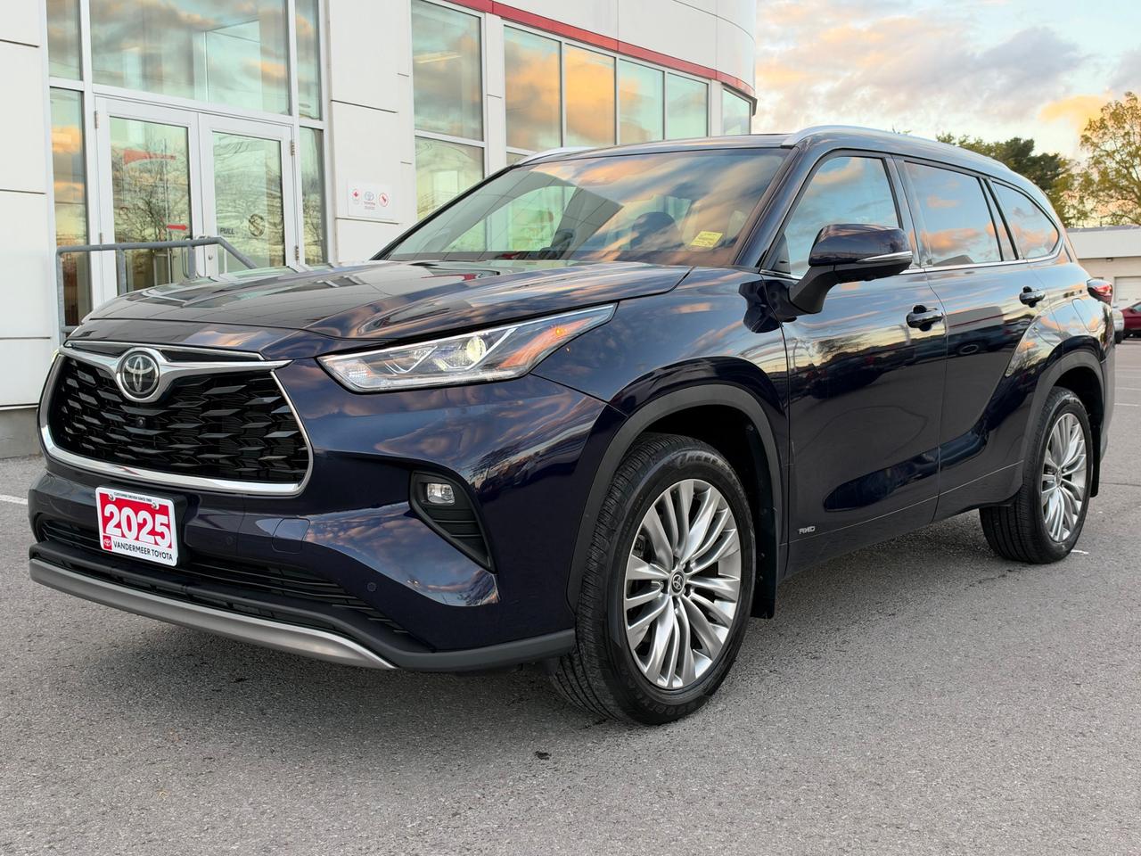 2025 Toyota Highlander HYBRID Limited HYBRID PLATINUM! Photo0