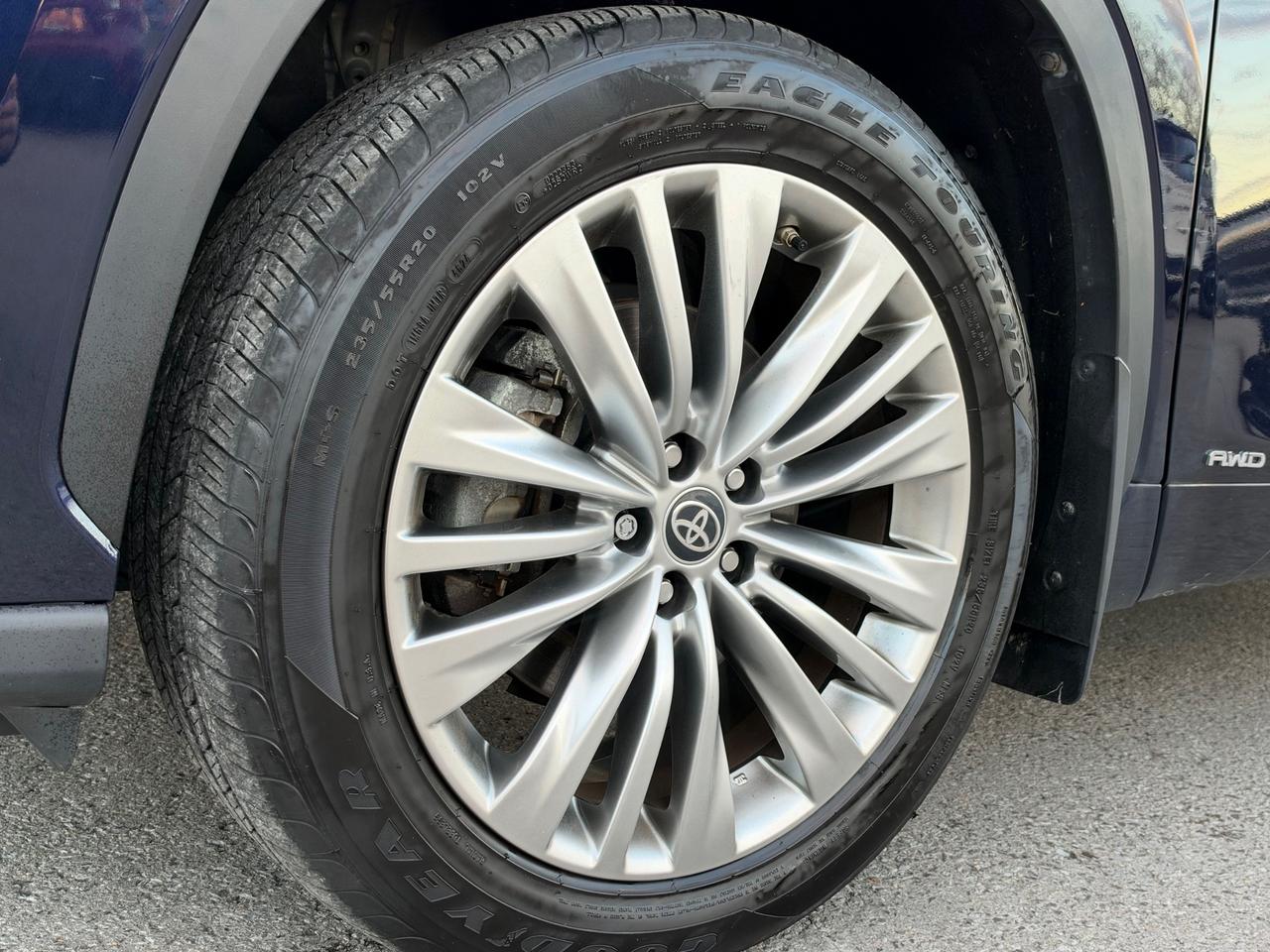 2025 Toyota Highlander HYBRID Limited HYBRID PLATINUM! Photo5